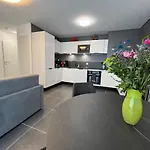 Lake Home דירה